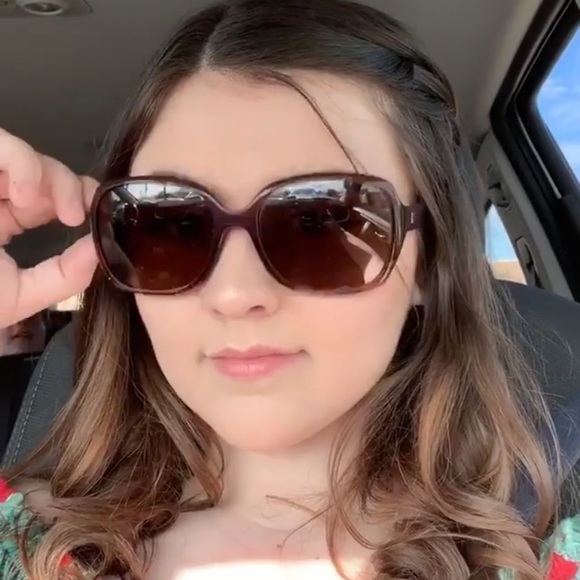 Meet your Posher, Mckenna - Picture 1 of 1